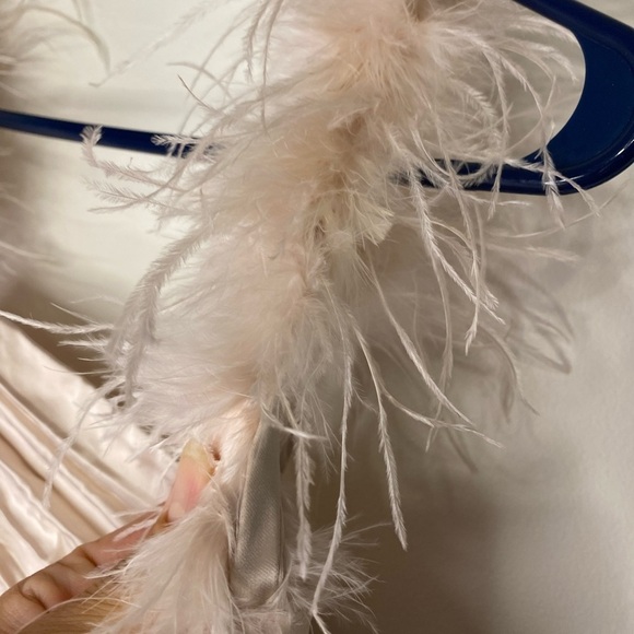 NWT Rachel Zoe Crop Tank Top Beige With Feathers On Strap Size Medium - Picture 2 of 8